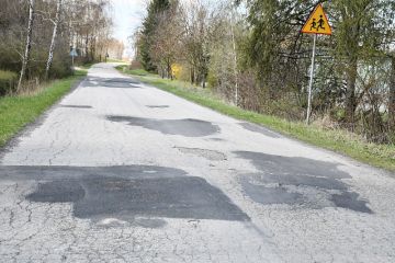 Droga powiatowa w Przybysławicach przewidziana do remonu z Funduszu Dróg Samorządowych